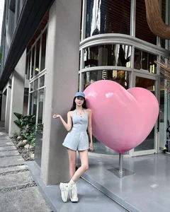 Elegant Dance Student Shares Romantic Valentine’s Day Photoshoot Capturing Sweetness and Grace - image 8