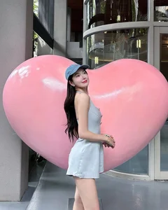 Elegant Dance Student Shares Romantic Valentine’s Day Photoshoot Capturing Sweetness and Grace - image 5