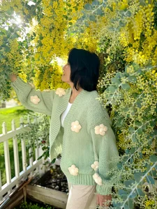 Dreamy Garden Inspiration: A Tour of Artist Hong Dao’s Picturesque Home and Floral Paradise - image 1