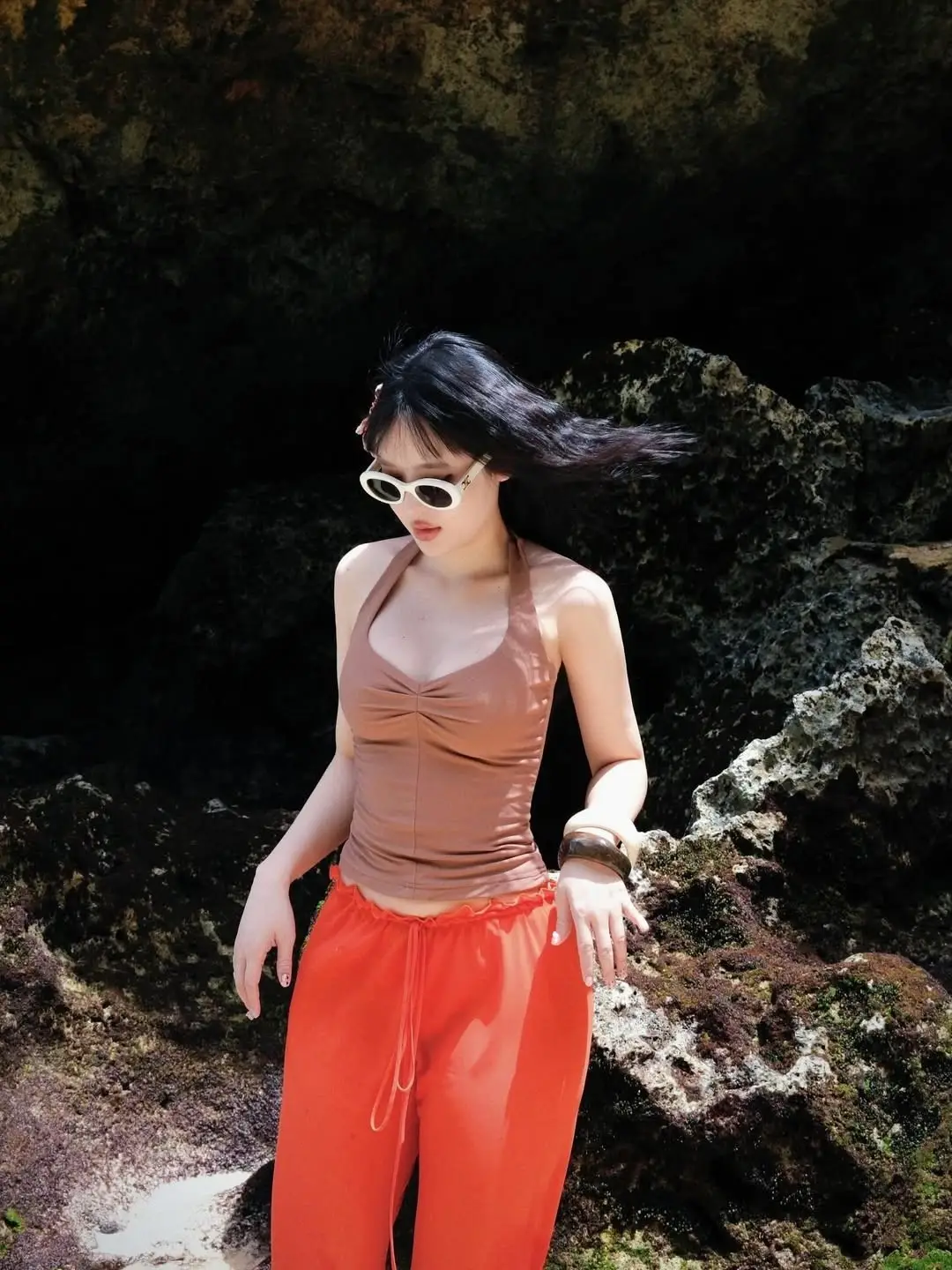 View Van Tiny: Ex-Hot Girl Shines as a Radiant Mermaid on Bali Beach