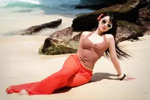 View Van Tiny: Ex-Hot Girl Shines as a Radiant Mermaid on Bali Beach - image 5