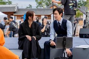Yoo Yeon Seok Reveals Travel Plans Following 'When The Phone Rings' Success - image 3