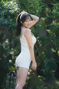 Okumura Riho & 'I no Shogeki' Charm: Sweet Beauty with a Fresh Strawberry Donut - image 6