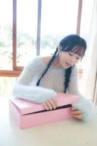 Okumura Riho & 'I no Shogeki' Charm: Sweet Beauty with a Fresh Strawberry Donut - image 17