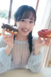 Okumura Riho & 'I no Shogeki' Charm: Sweet Beauty with a Fresh Strawberry Donut - image 12