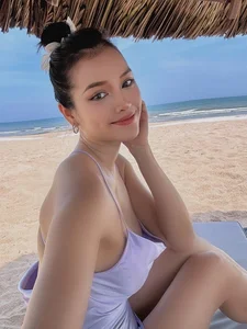 Phuong Trinh Jolie Radiates Elegance and Glow During Her Third Pregnancy Journey - image 1