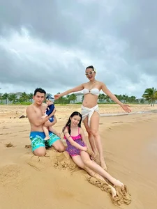 Phuong Trinh Jolie Radiates Elegance and Glow During Her Third Pregnancy Journey - image 0