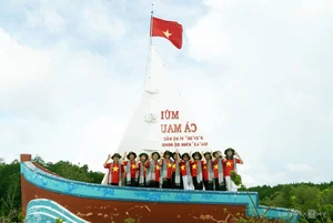Canoe Adventures Through the Majestic Mangrove Forests of Dat Mui - image 4