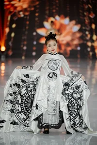 Thai Stars Embrace Vietnamese Tradition: Stunning Beauties in Elegant Ao Dai Fashion - image 3