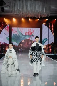 Thai Stars Embrace Vietnamese Tradition: Stunning Beauties in Elegant Ao Dai Fashion - image 4