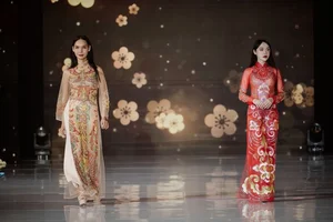 Thai Stars Embrace Vietnamese Tradition: Stunning Beauties in Elegant Ao Dai Fashion - image 0