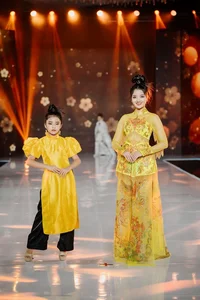 Thai Stars Embrace Vietnamese Tradition: Stunning Beauties in Elegant Ao Dai Fashion - image 5
