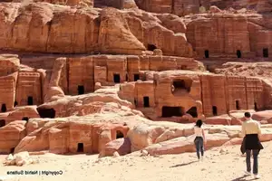 Petra: Ancient Stone-Carved Marvel of the Middle East. Explore the Mysterious Rose City. - image 0