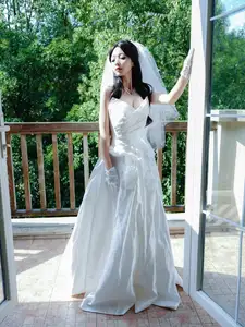Zhu Zhu Molly: Impressive Debut in a Pristine White Wedding Gown | XiuRen - image 3