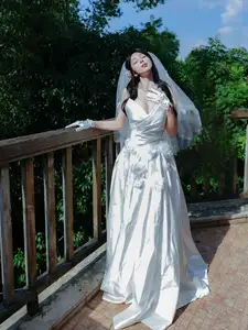 Zhu Zhu Molly: Impressive Debut in a Pristine White Wedding Gown | XiuRen - image 4