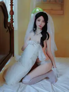 Zhu Zhu Molly: Impressive Debut in a Pristine White Wedding Gown | XiuRen - image 16