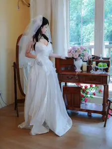 Zhu Zhu Molly: Impressive Debut in a Pristine White Wedding Gown | XiuRen - image 0
