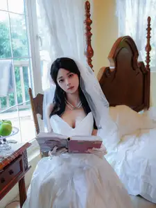 Zhu Zhu Molly: Impressive Debut in a Pristine White Wedding Gown | XiuRen - image 21