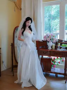 Zhu Zhu Molly: Impressive Debut in a Pristine White Wedding Gown | XiuRen - image 5