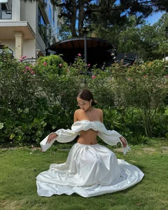 Huyen 2k4 Stuns in Bold Avant-Garde Fashion: A New Era of Gen Z Style - image 0