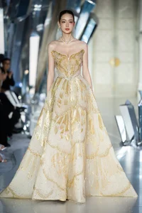 Lo Lem's Viral Fashion Runway Debut: The Rising Star Captivating Social Media in Vietnam - image 9