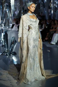Lo Lem's Viral Fashion Runway Debut: The Rising Star Captivating Social Media in Vietnam - image 7