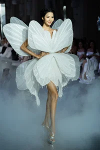 Lo Lem's Viral Fashion Runway Debut: The Rising Star Captivating Social Media in Vietnam - image 10