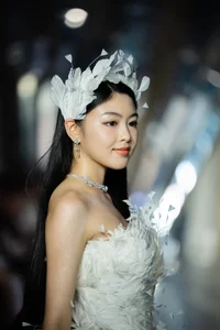 Lo Lem's Viral Fashion Runway Debut: The Rising Star Captivating Social Media in Vietnam - image 6