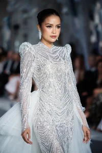 Lo Lem's Viral Fashion Runway Debut: The Rising Star Captivating Social Media in Vietnam - image 11