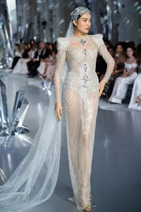 Lo Lem's Viral Fashion Runway Debut: The Rising Star Captivating Social Media in Vietnam - image 3