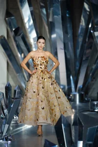 Lo Lem's Viral Fashion Runway Debut: The Rising Star Captivating Social Media in Vietnam - image 2