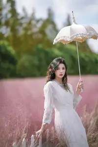 Enyyyn's Dreamy Escape in a Pink Grass Field – YiTuYu Vol.8630 - image 3