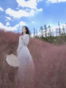 Enyyyn's Dreamy Escape in a Pink Grass Field – YiTuYu Vol.8630 - image 18