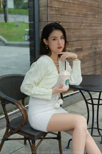 IESS Xiaobao in White: The Ultimate Guide to Styling a Classic White Bodycon Skirt - image 14