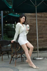 IESS Xiaobao in White: The Ultimate Guide to Styling a Classic White Bodycon Skirt - image 17