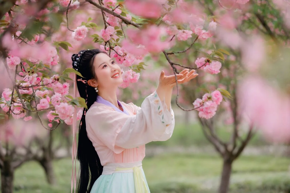 Timeless Elegance: YiTuYu Art Language Vol.7042 Zhou Mi Fan