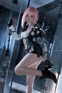 Captivating Sharpness and Futuristic Elegance KuukoW as Yanagi in a Stunning Visual Display - image 4