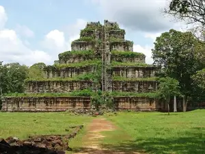 Discover Koh Ker Pyramid: Unique Ancient Khmer Empire Legacy - image 1