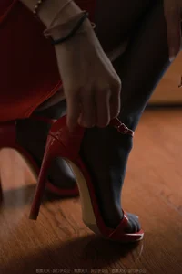 IESS Model Xiao Liu in 'Femme Fatale': A Dramatic Narrative of Beauty and Mystery - image 37