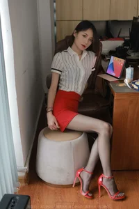 IESS Model Xiao Liu in 'Femme Fatale': A Dramatic Narrative of Beauty and Mystery - image 17