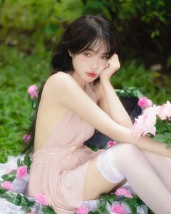 Redefining Beauty: Famous Blogger Debuts a Bold and Sensual New Look - image 3