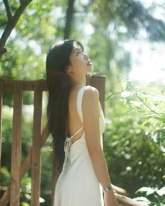 Redefining Beauty: Famous Blogger Debuts a Bold and Sensual New Look - image 1