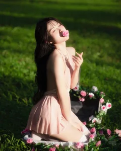 Redefining Beauty: Famous Blogger Debuts a Bold and Sensual New Look - image 4