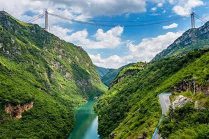 Top China Autumn Destinations Attracting International Tourists - image 2