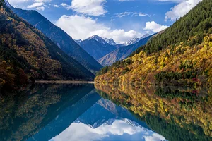 Top China Autumn Destinations Attracting International Tourists - image 5