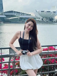 Do Thi Ha in Singapore & Kha Ngan’s Social Media Return: Celebrity Travel Trends - image 5