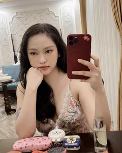 The Evolution of Modern Beauty: A Captivating Look at the Transformation and Style of a Viral Social Media Personality - image 7