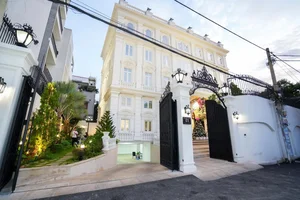 Inside the Opulent 200 Billion VND Villa of Meritorious Artist Vu Luan and His Wife - image 0