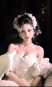 Stunning Artistic Aesthetic: Elegant Cosplayer Nguyễn Hữu Kiều Oanh Captures Hearts with Graceful Painting-Themed Photoshoot and Soft Visuals - image 0