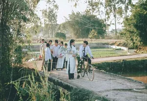 Stunning Ninh Binh Wedding Photography: A Creative Couple's Viral Photo Shoot in Vietnam - image 3